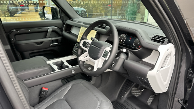 Land Rover Defender 3.0 D350 X-Dynamic HSE 130 5dr Auto Diesel Estate - Image 40